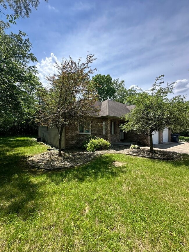 Building Photo - 14315 14317-14317 W Heather Ln