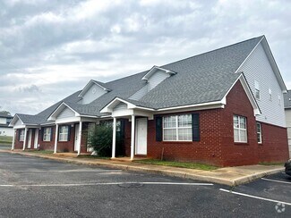 Building Photo - 608 Elm St