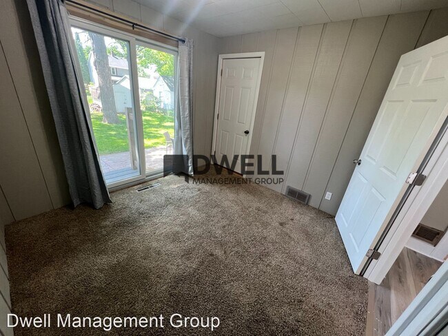 Building Photo - 4 br, 2 bath House - 1009 7th Ave NW