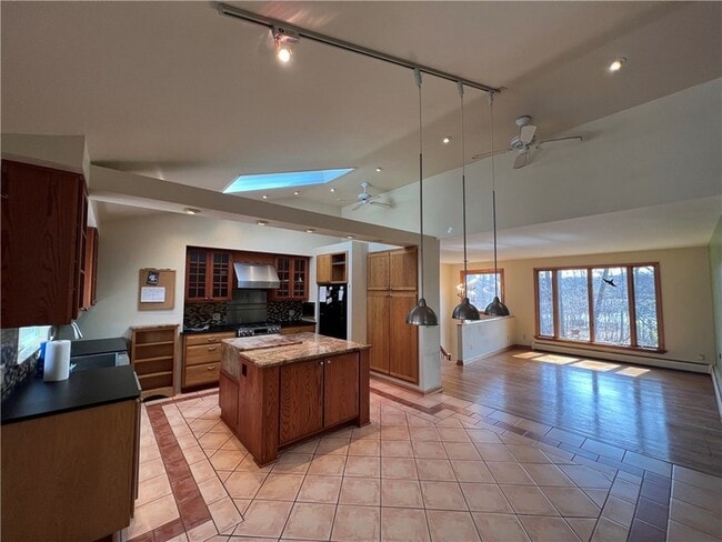 Building Photo - 340 Campbell Rd