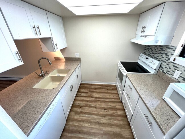 Foto del edificio - 2 Bed 1 Bath Apartment Located in South He...
