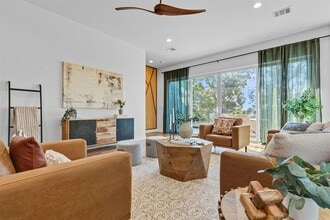 Building Photo - 2712 Oak Springs Dr