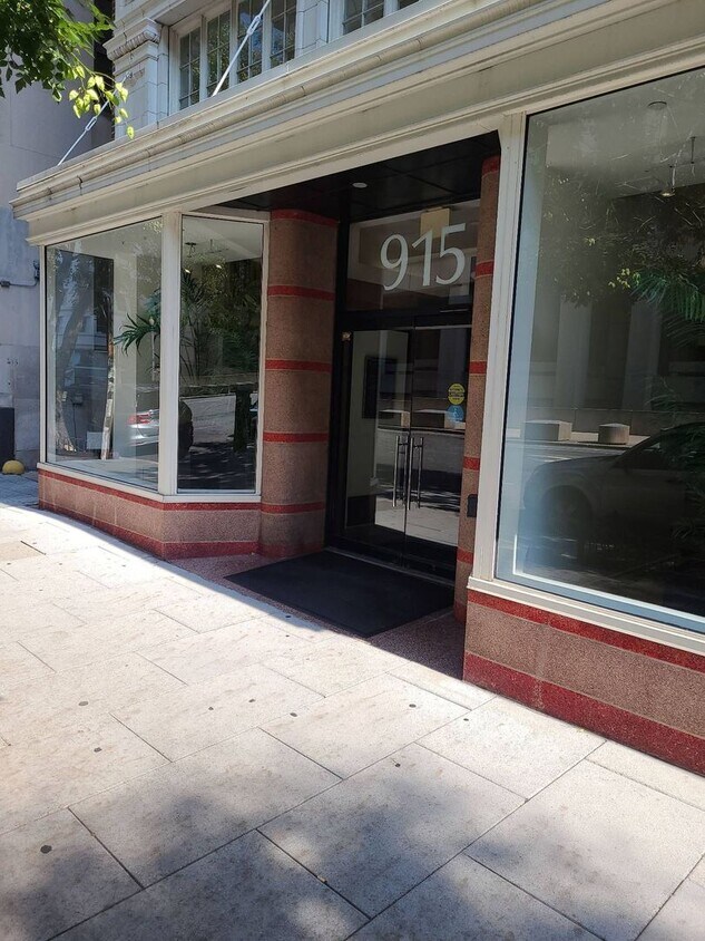 Primary Photo - Cozy 1 Bedroom / 1 Bathroom Apartment in P...