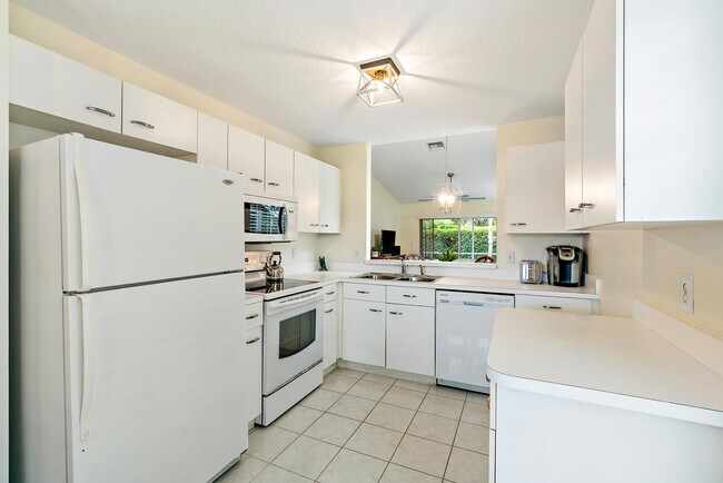 Building Photo - 13206  Quiet Woods Road B Wellington Fl 33414