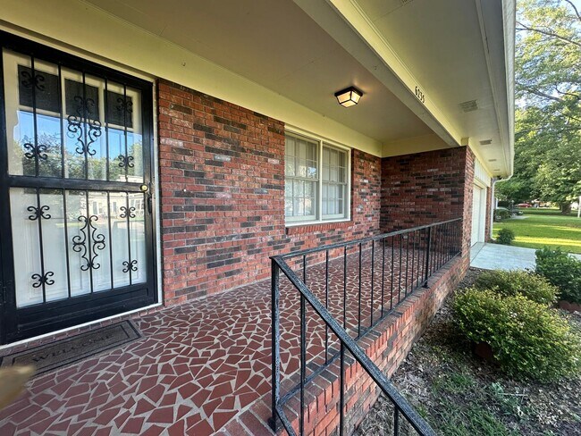 Foto del edificio - 6235 Cane Creek Cir