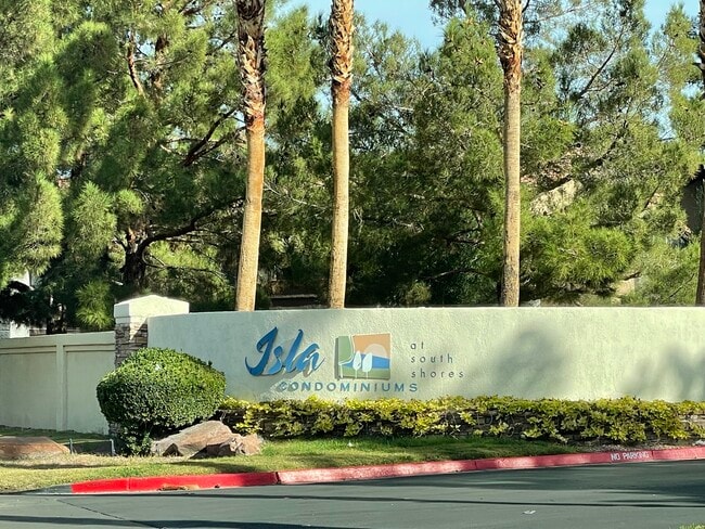 Building Photo - 2111 Sealion Dr