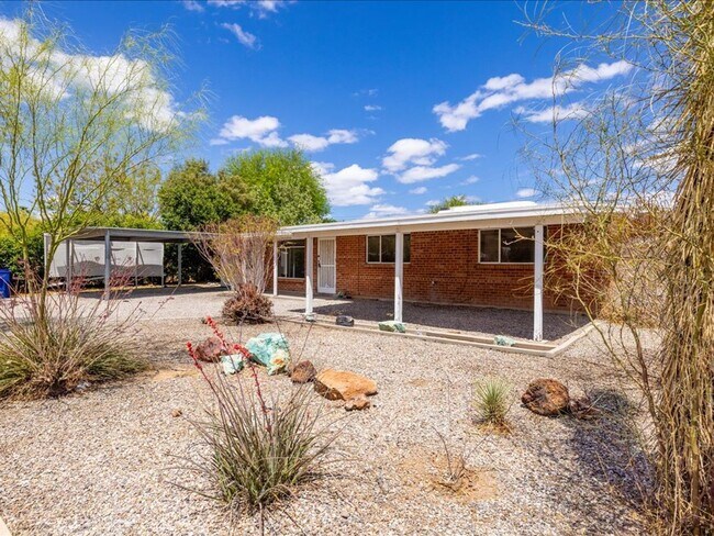 Building Photo - 3 Bedroom 2 Bath