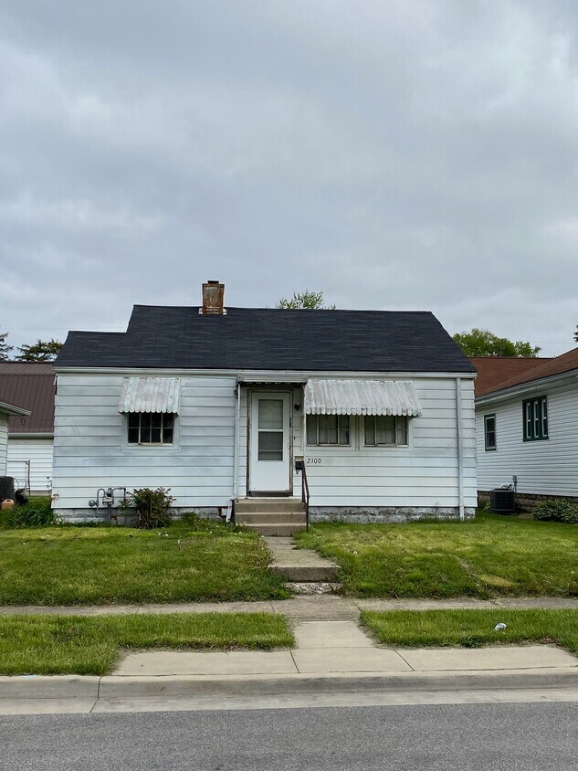 Primary Photo - 2100 Underwood St