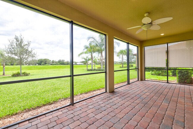 Foto del edificio - 828 SE Villandry Way