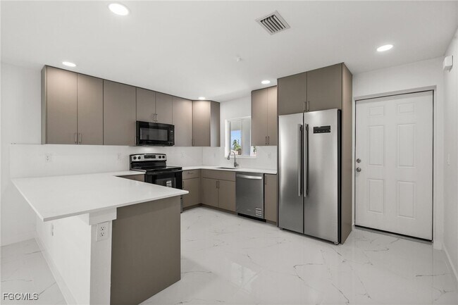 Building Photo - 721 SW 30th Terrace