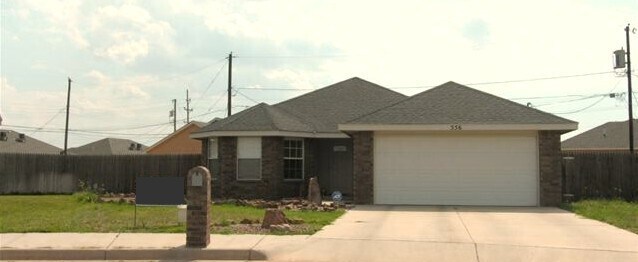 Primary Photo - 556 La Salle Dr
