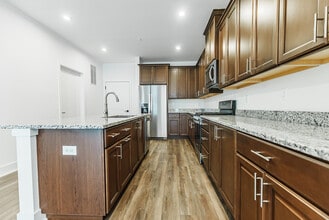 Building Photo - 7104 Donatello Dr