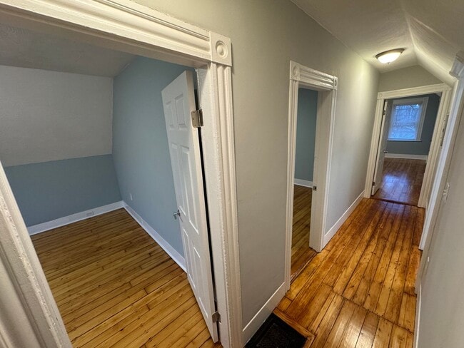 Building Photo - Nice 2 bed in Waltham