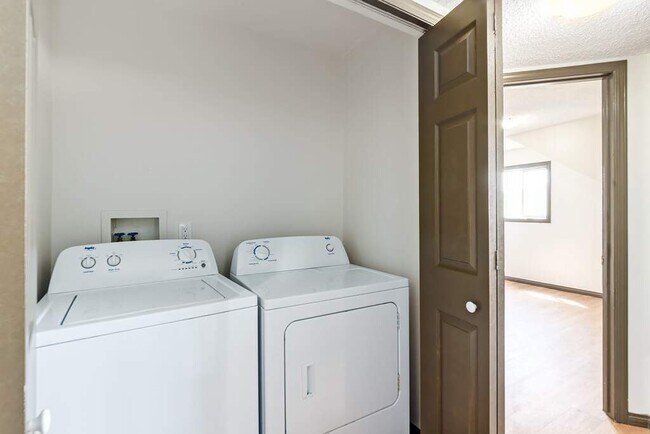 Building Photo - Pleasant Park