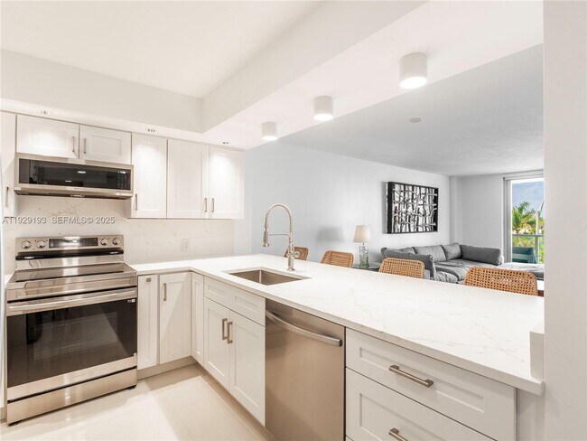 Foto del edificio - 5701 Collins Ave