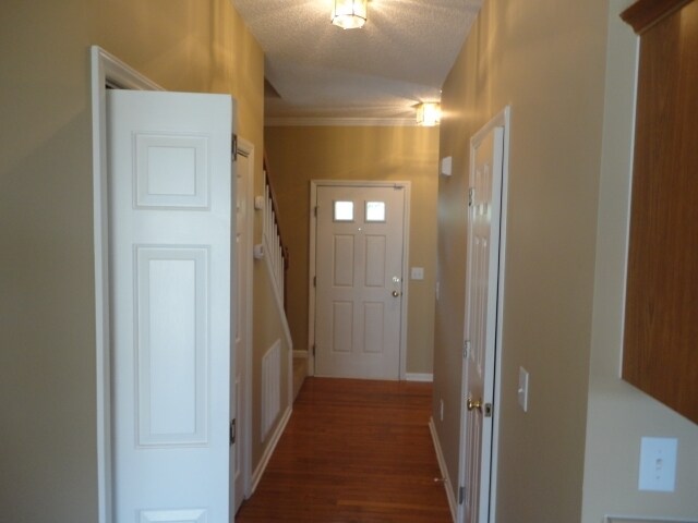 Foto del edificio - 5805 Brookshadow Dr