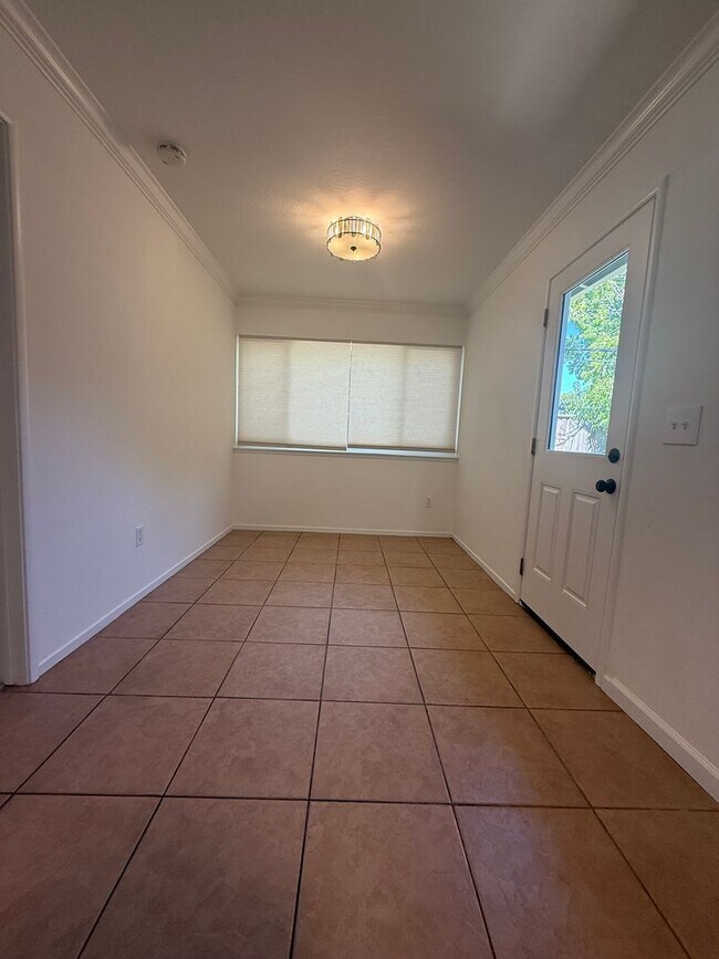 Foto del edificio - Beautiful 3 bedroom and 1 bathroom home in Arden Arcade!
