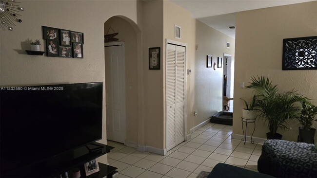 Foto del edificio - 1568 SE 26th St