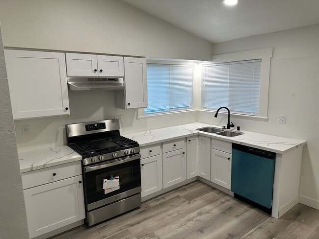 Building Photo - 4949 Westgate Ct