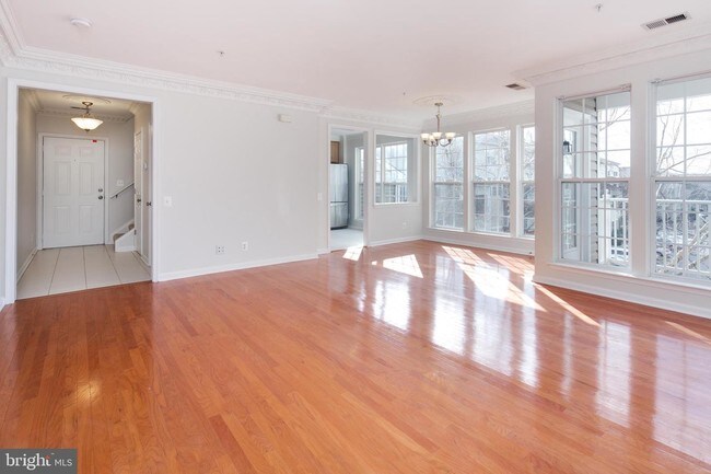 Foto del edificio - 214 Fallsgrove Blvd