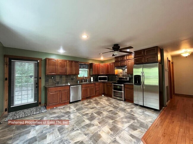 Foto del edificio - 709 Browns Mountain Rd