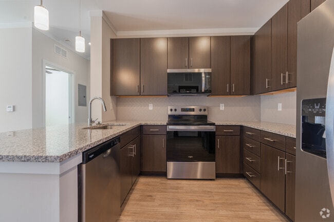 1BR, 1BA - 688SF - Kitchen - The Fountains