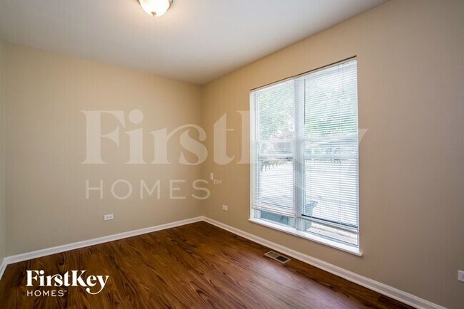 Foto del edificio - 319 Fairlawn Dr