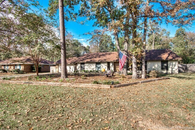 Building Photo - Haughton LA Country Place Subdivision 2000...