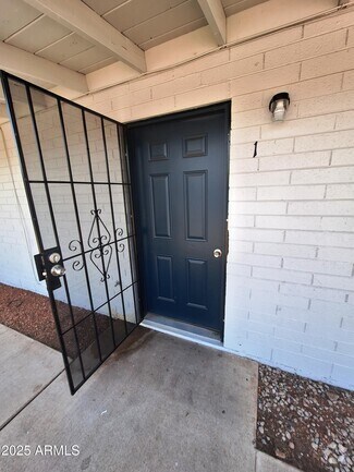 Building Photo - 1317 N 48th Pl