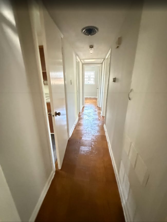 Building Photo - 225 Park Manor Dr