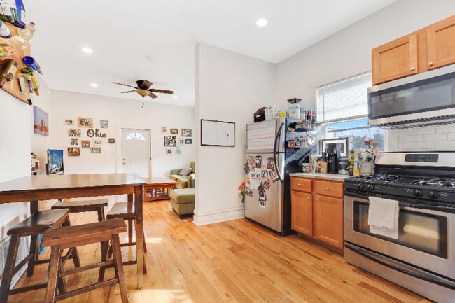 Foto del edificio - 1148 W Belmont Ave