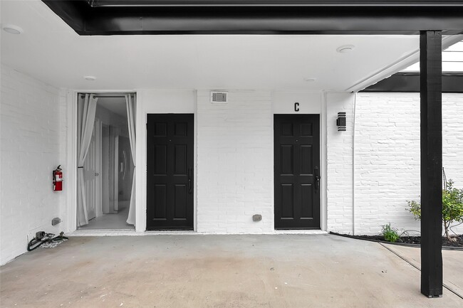 Building Photo - 7 Briar Dale Ct