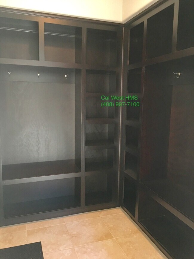 Foto del edificio - $4000 - Executive 4 Beds/ 3 Baths New Cons...