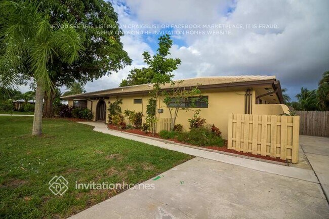 Building Photo - 1384 SW 14th Ave