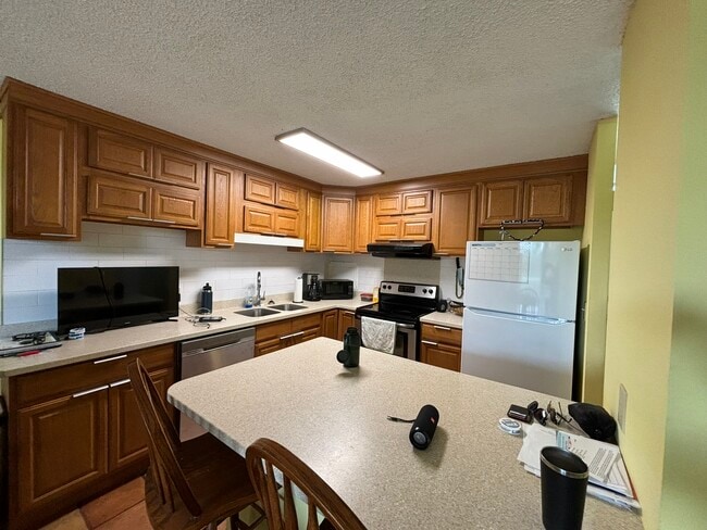 Building Photo - 1830 Wilikina Dr