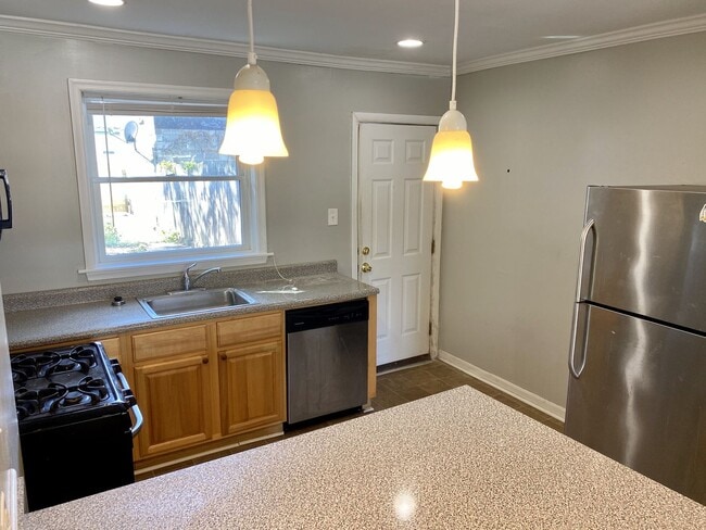 Building Photo - 2 Bedroom Townhome in Highlandtown ~ Close...