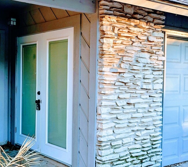 Building Photo - Woodland Village B