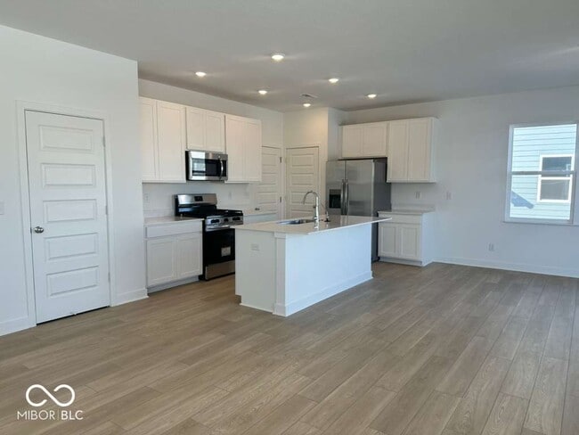 Building Photo - 820 Hardin Pl