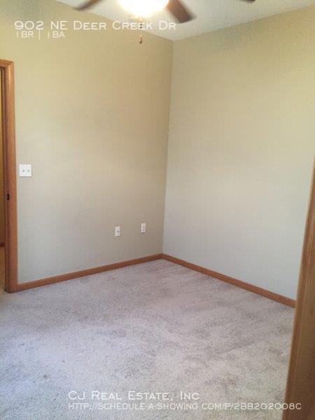 Foto del edificio - 902 NE Deer Creek Dr