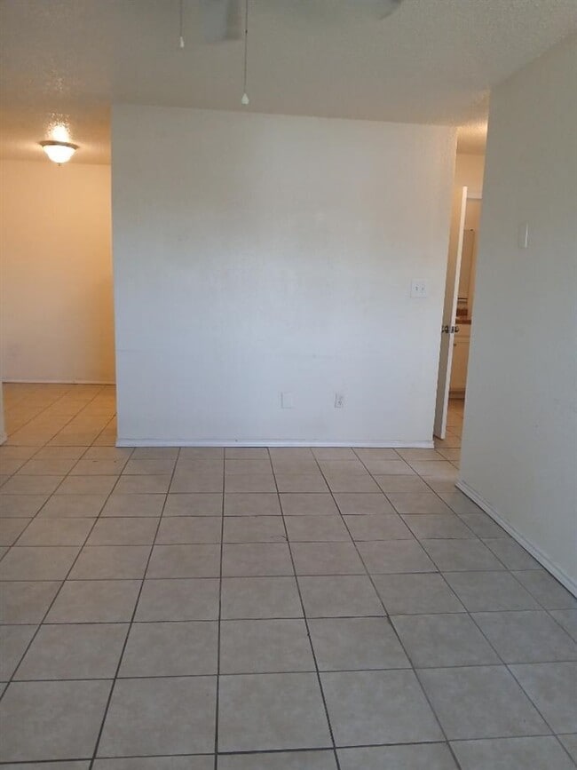 Building Photo - 2110 NW Lindy Ave