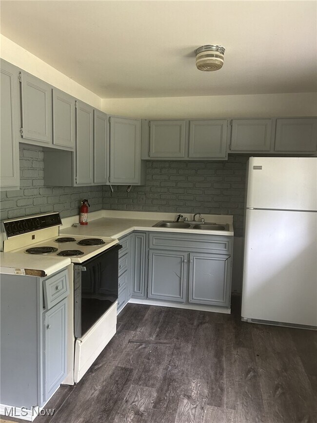 Foto del edificio - 368 Maryknoll Dr