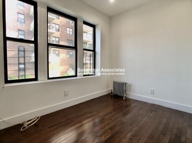Building Photo - 518 W 204th St