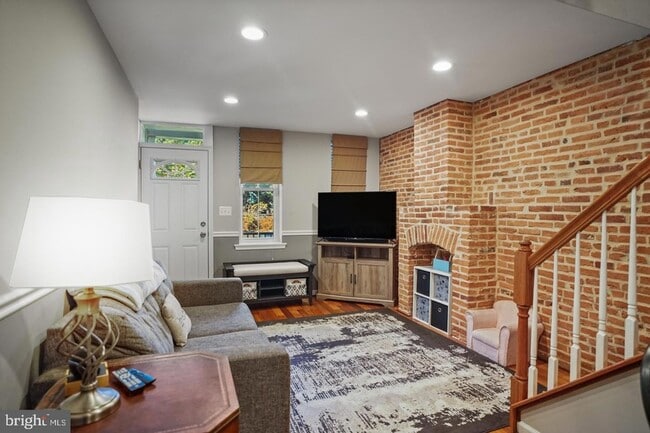 Building Photo - 1421 Race St