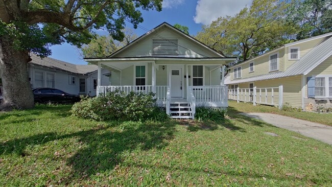 Building Photo - Beautiful 2 Bedroom Home in San Marco read...