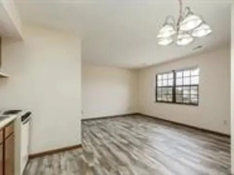Foto del edificio - 573 Irving Wick Dr E