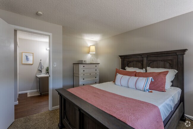 1B, 1BA - 560 SF Ayers - Bedroom - The Aspen Apartments