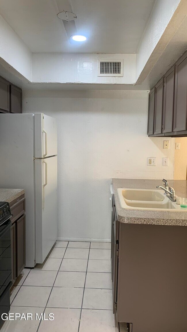 Building Photo - 10628 Springwood Dr