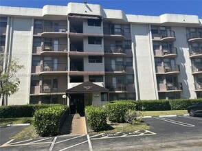 Building Photo - 2771 Riverside Dr