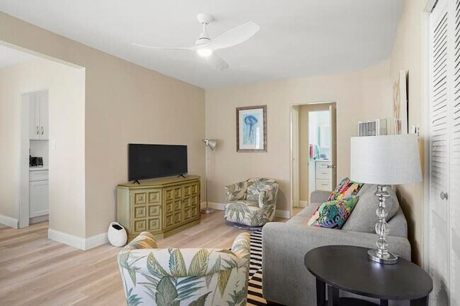 Foto del edificio - 725 Whiting Ct