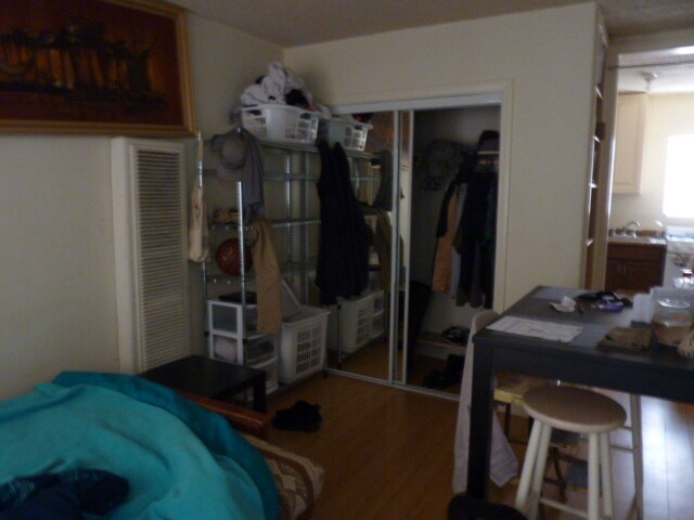 Studio Room - 926 S Lake St